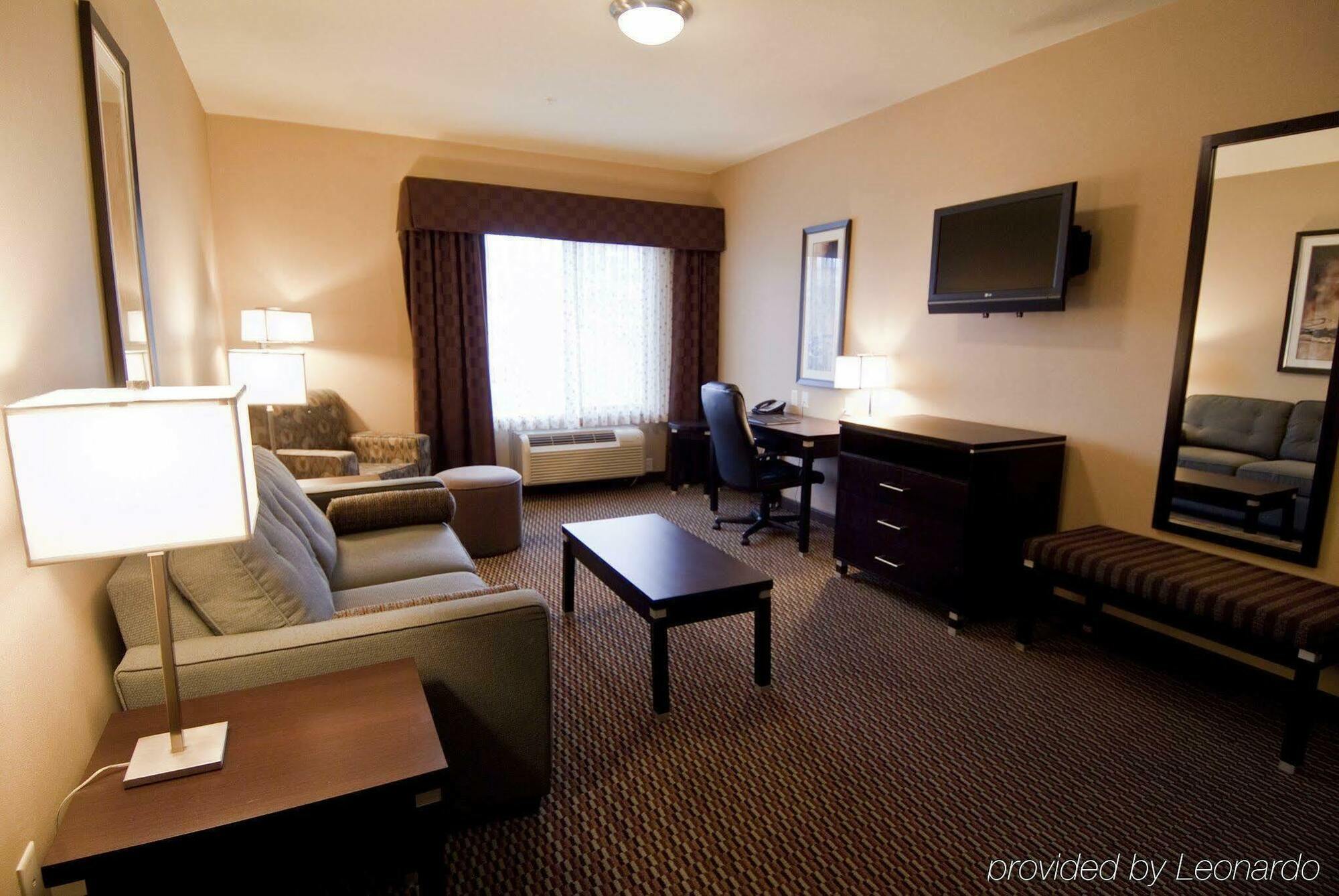 Fairfield & By Marriott Hotel 3*